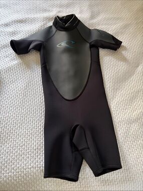 O'Neill Kids Short Sleeve Rashguard Swimsuit - Black and Gray with Blue Logo